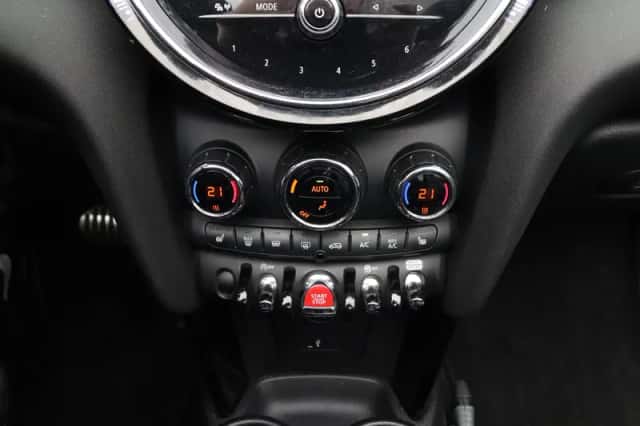 MINI Cabrio (2022) thumbnail 22