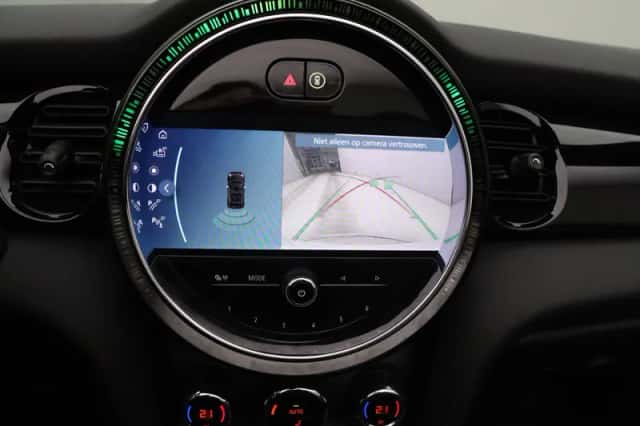 MINI Cabrio (2022) thumbnail 32