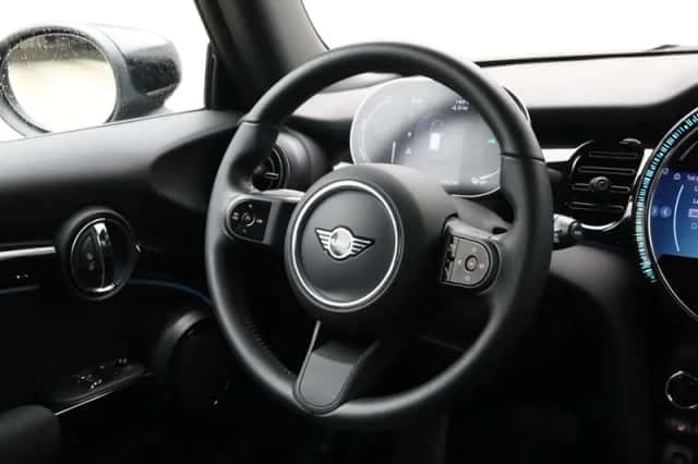 MINI Electric (2024) thumbnail 2