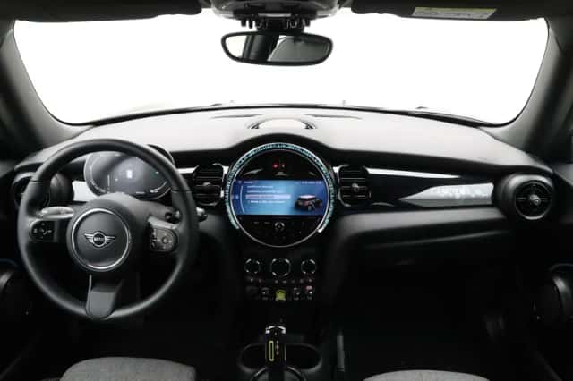 MINI Electric (2024) thumbnail 14