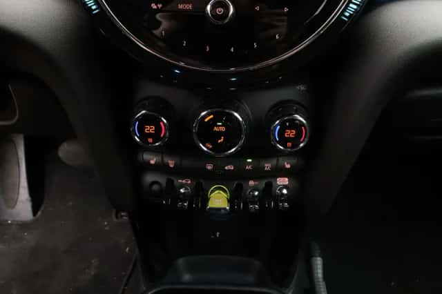 MINI Electric (2024) thumbnail 15