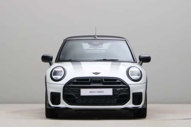MINI Cabrio (2026) thumbnail 2