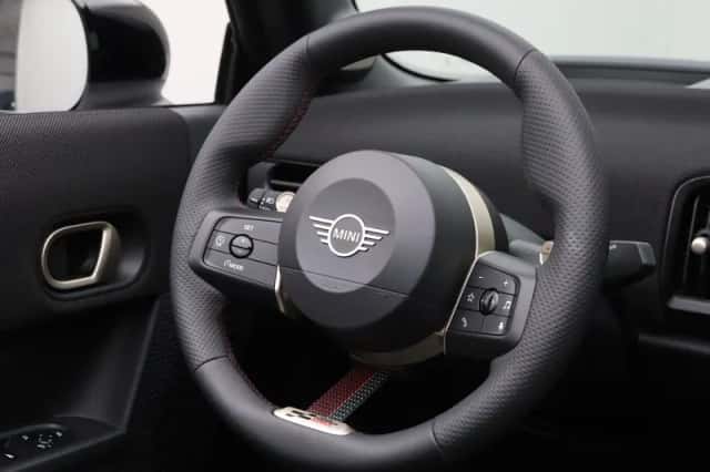 MINI Cabrio (2026) thumbnail 3