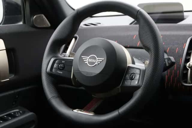 MINI Countryman (2024) thumbnail 2