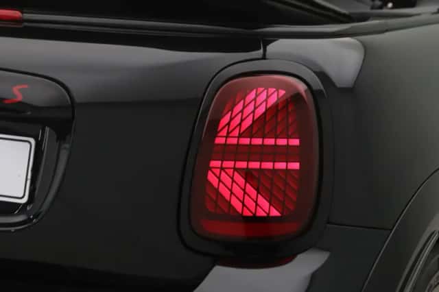 MINI Cabrio (2026) thumbnail 18
