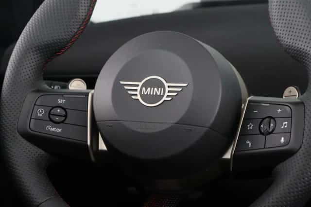MINI Cabrio (2026) thumbnail 38