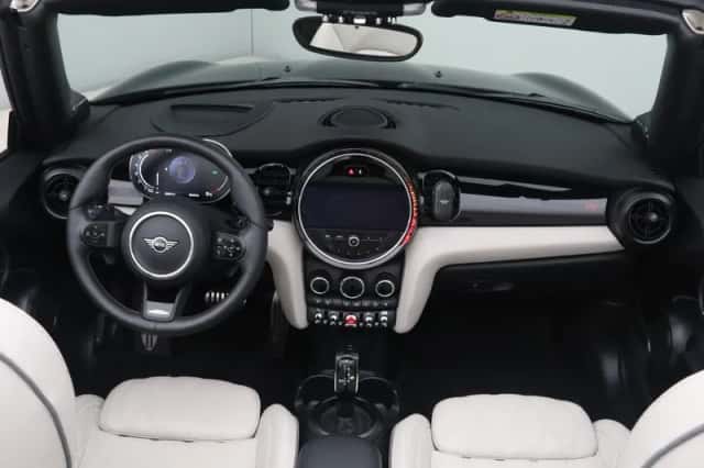 MINI Cabrio (2023) thumbnail 21