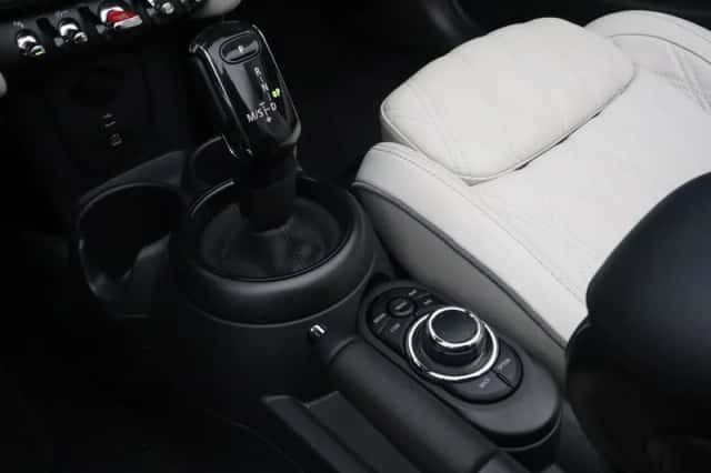 MINI Cabrio (2023) thumbnail 26