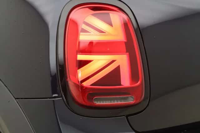MINI Cabrio (2023) thumbnail 30