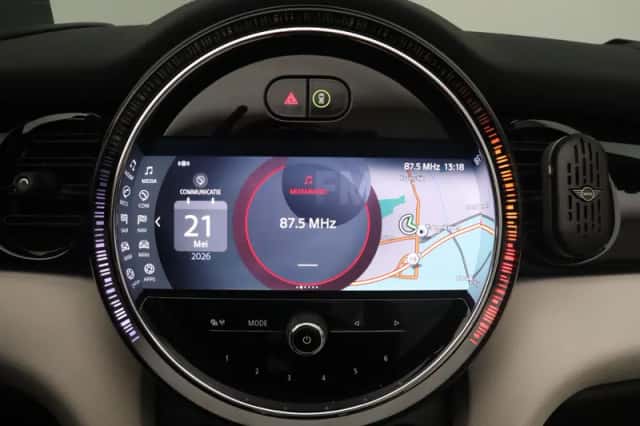 MINI Cabrio (2023) thumbnail 33