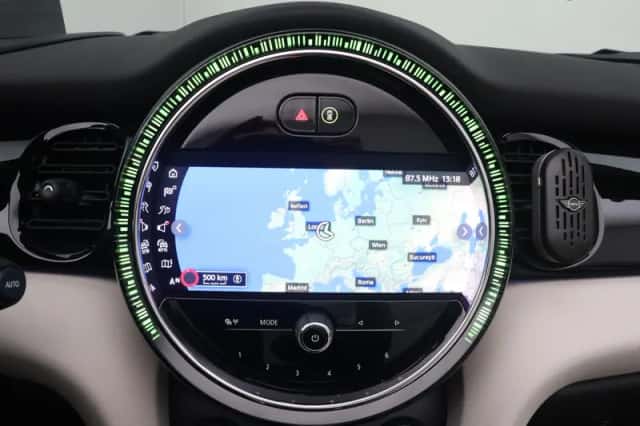 MINI Cabrio (2023) thumbnail 35