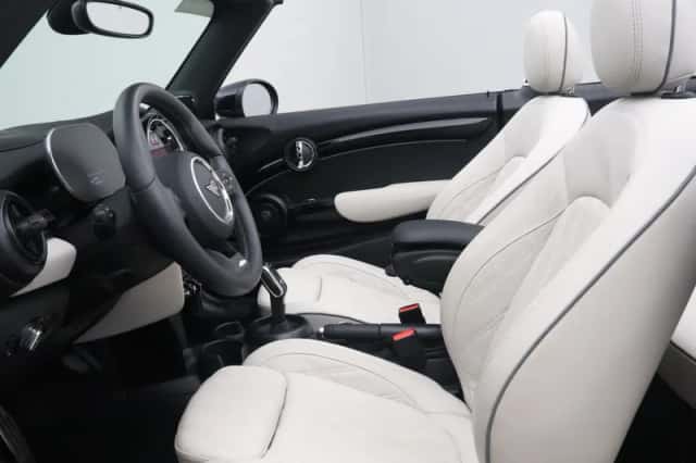 MINI Cabrio (2023) thumbnail 5