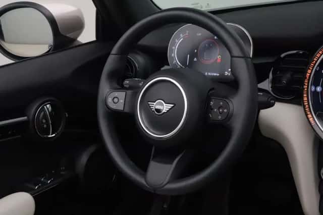 MINI Cabrio (2022) thumbnail 2