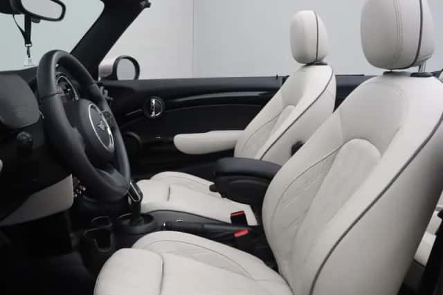 MINI Cabrio (2022) thumbnail 4