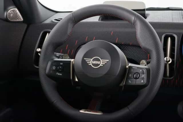 MINI Countryman (2024) thumbnail 2