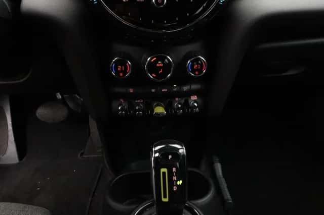 MINI Electric (2021) thumbnail 13