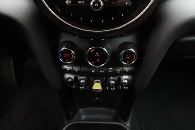 MINI Electric (2022) thumbnail 14