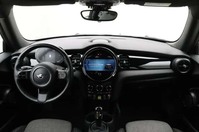 MINI Electric (2022) thumbnail 13