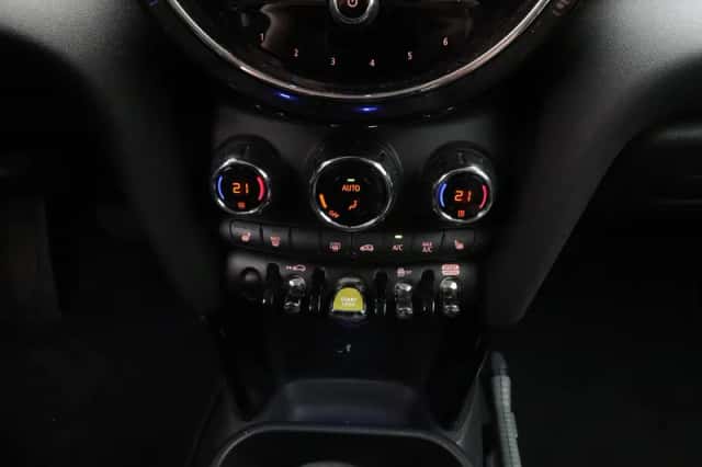 MINI Electric (2022) thumbnail 14
