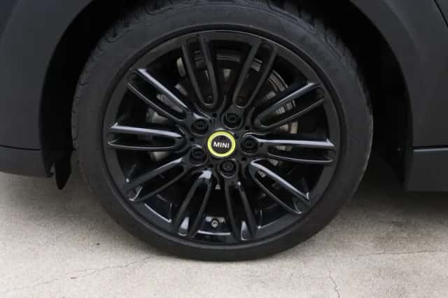 MINI Electric (2022) thumbnail 19