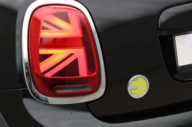 MINI Electric (2022) thumbnail 11