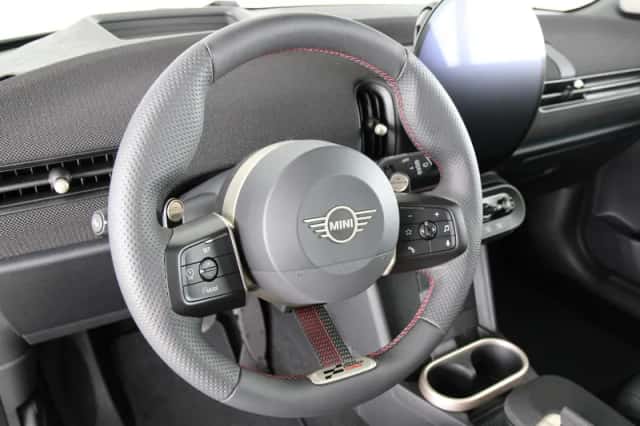 MINI Cooper (2026) thumbnail 2