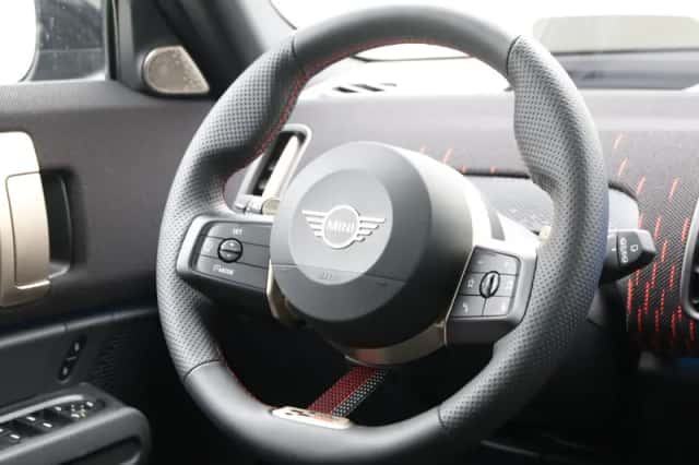 MINI Countryman (2024) thumbnail 2