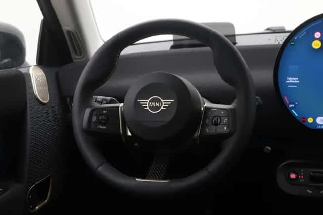 MINI Cooper (2024) thumbnail 2