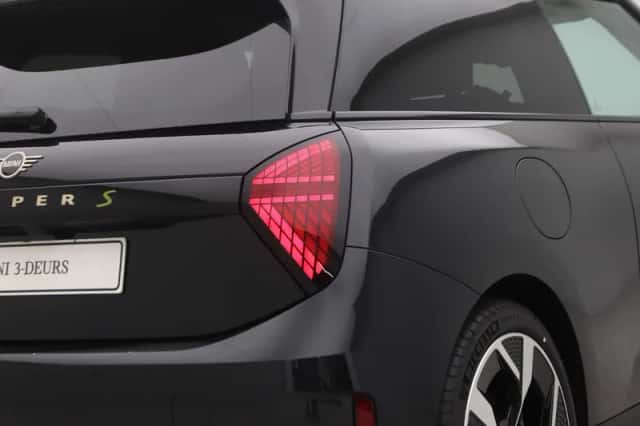 MINI Cooper (2024) thumbnail 16