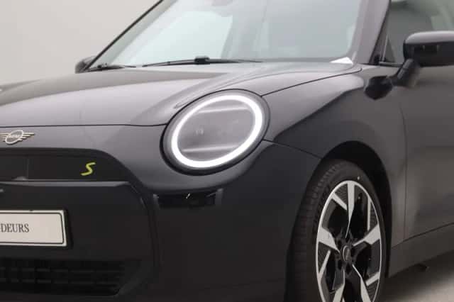 MINI Cooper (2024) thumbnail 18