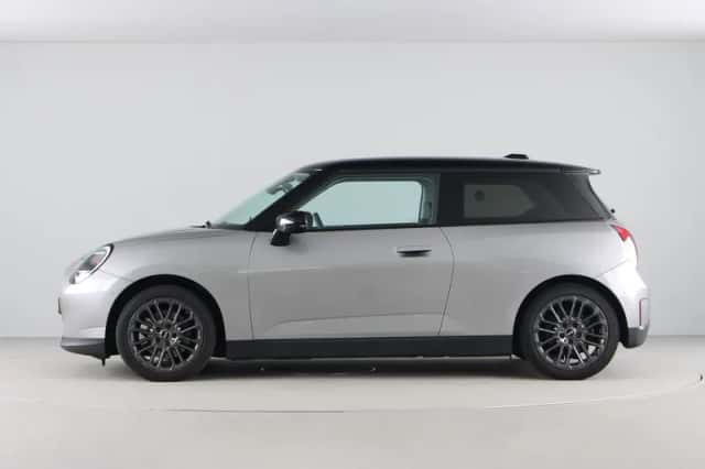 MINI Cooper (2024) thumbnail 12