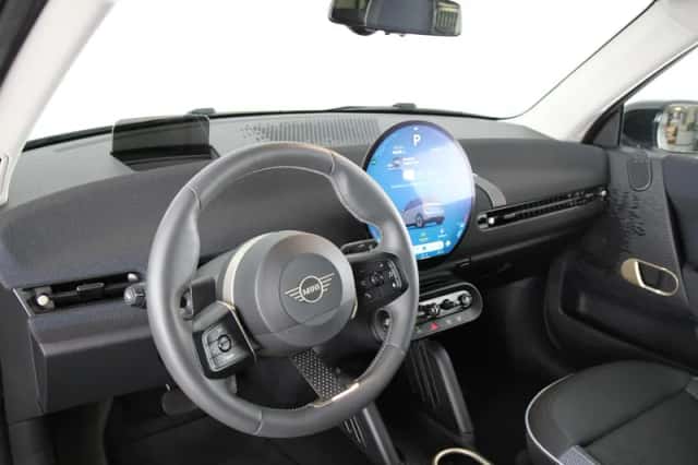 MINI Cooper (2024) thumbnail 13