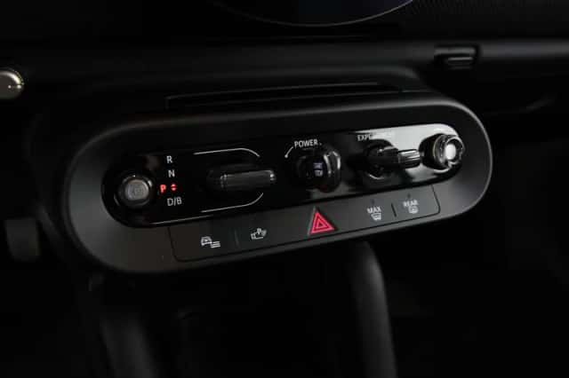 MINI Cooper (2024) thumbnail 15
