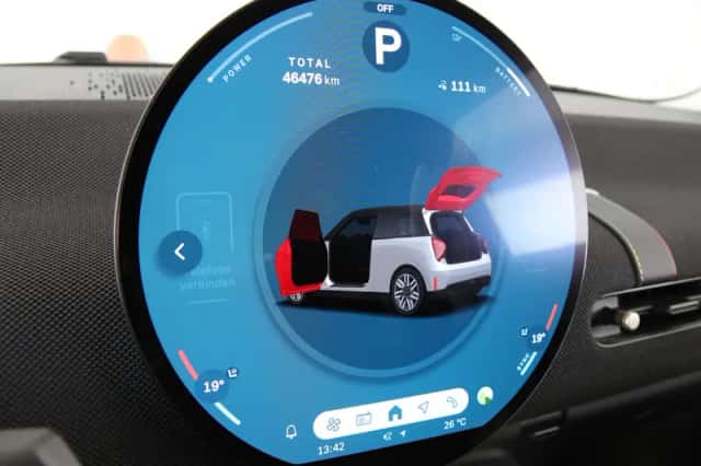 MINI Cooper (2024) thumbnail 3