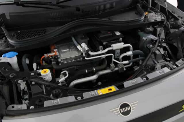 MINI Cooper (2024) thumbnail 4