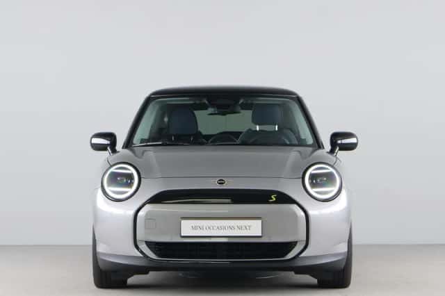 MINI Cooper (2024) thumbnail 6
