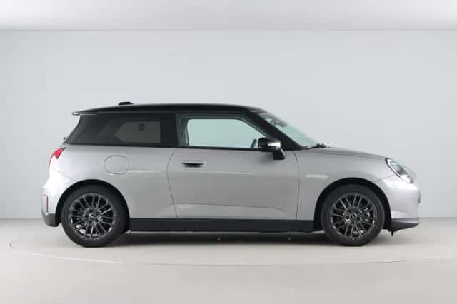 MINI Cooper (2024) thumbnail 8