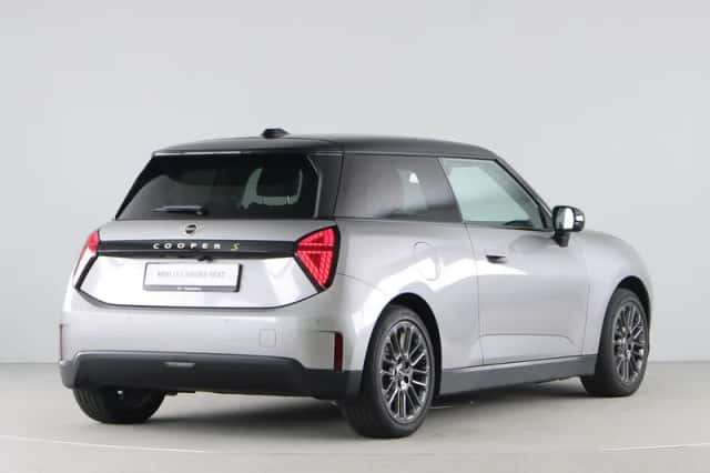 MINI Cooper (2024) thumbnail 9