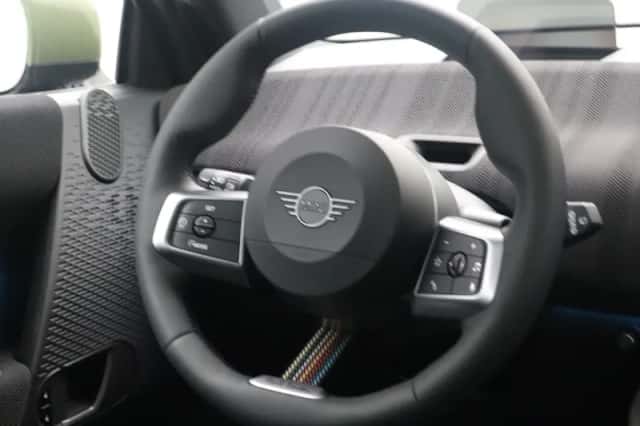 MINI Cooper (2026) thumbnail 2