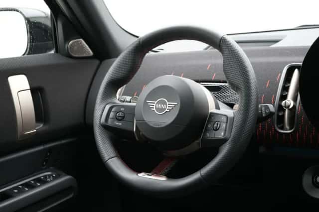 MINI Countryman (2024) thumbnail 2