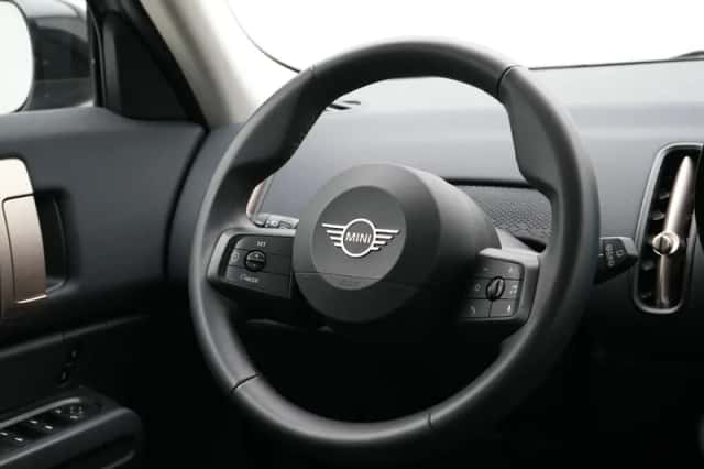MINI Countryman (2024) thumbnail 2