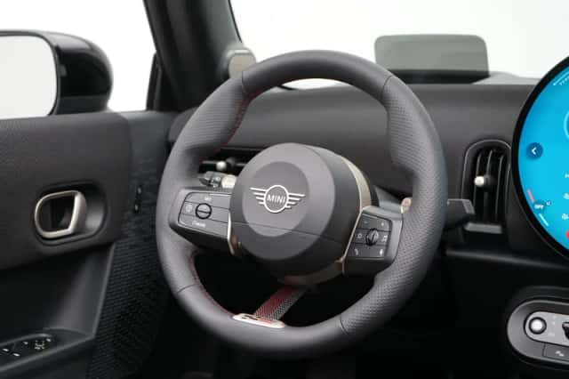 MINI Cabrio (2026) thumbnail 2