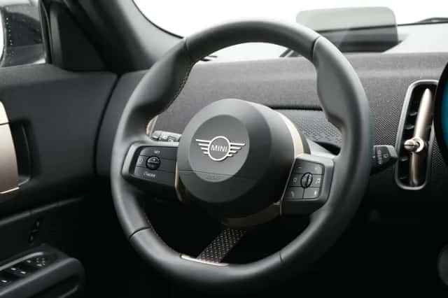 MINI Countryman (2025) thumbnail 2