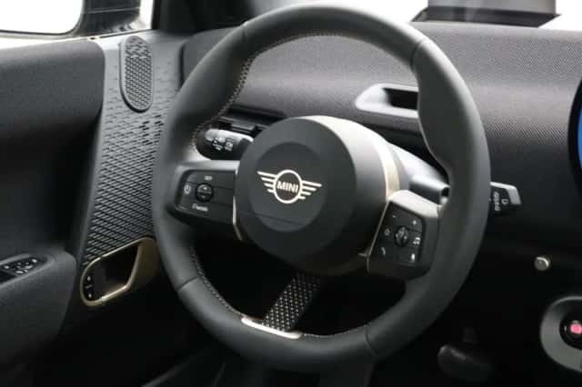 MINI Cooper (2026) thumbnail 2