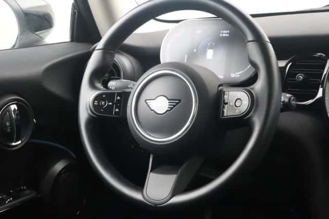 MINI Electric (2022) thumbnail 2