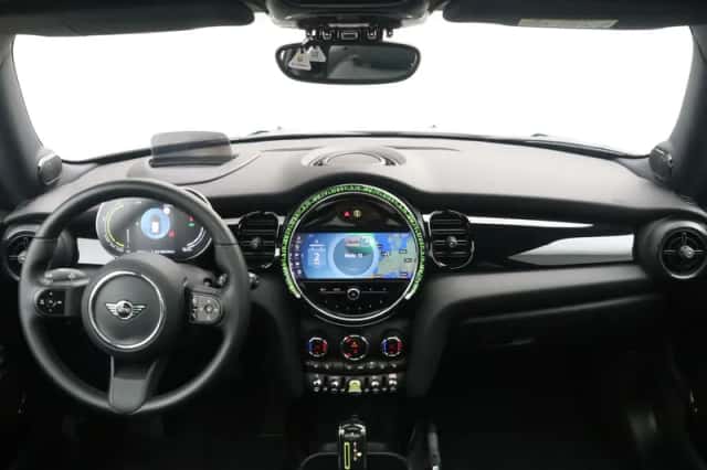 MINI Electric (2023) thumbnail 13