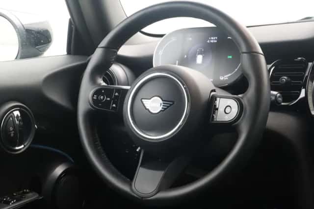 MINI Electric (2022) thumbnail 2