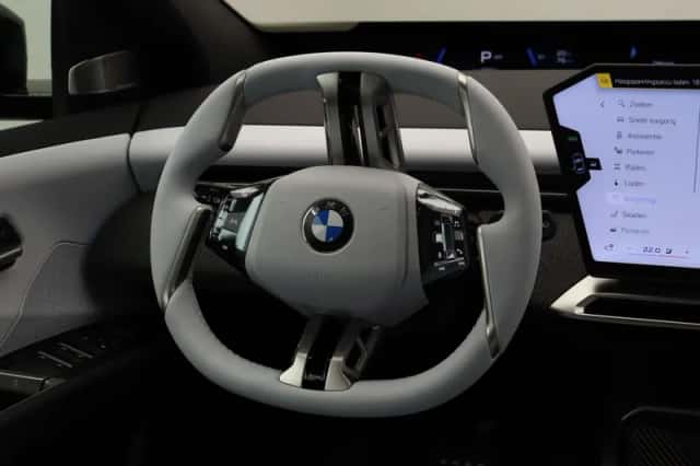 BMW iX3 (2026) thumbnail 2