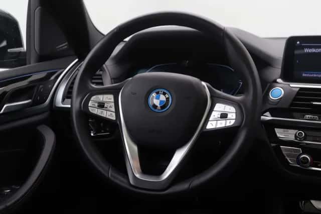 BMW iX3 (2021) thumbnail 2