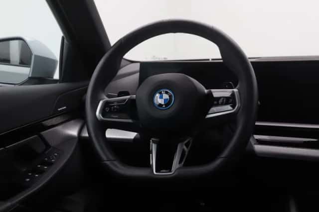 BMW 5-Serie (2024) thumbnail 2